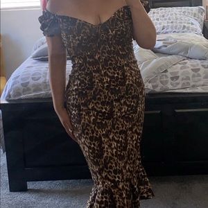 Pinup skin tight off the shoulder wiggle dress